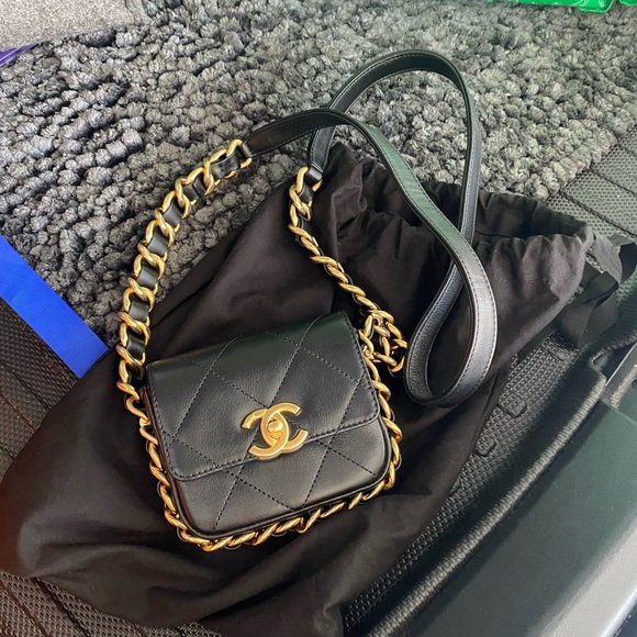 CHANEL Handbags - Chanel black